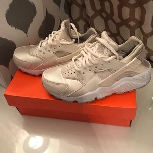 Nike Women's Air Huarache Sneakers Size 6